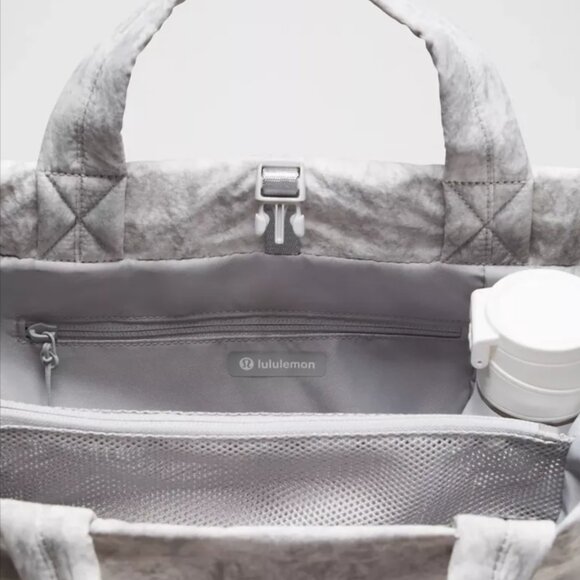 Lululemon On My Level Tote Bag 20L, BNWT - Picture 4 of 5
